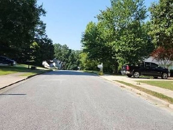 Exterior Neighborhood (street photo)