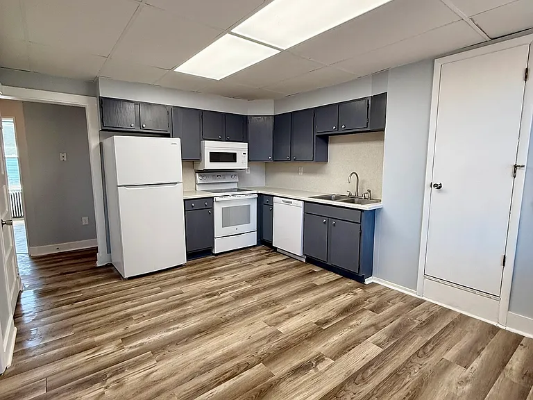 242 Washington Blvd #1/2 — Photo 14