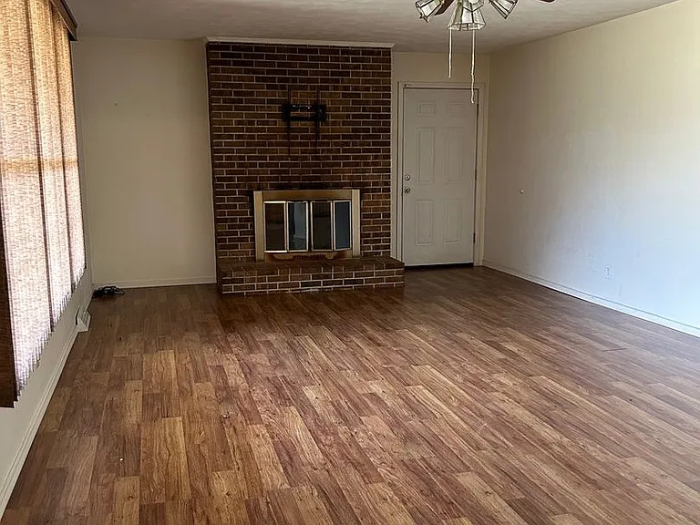 302 Salem St — Photo 12