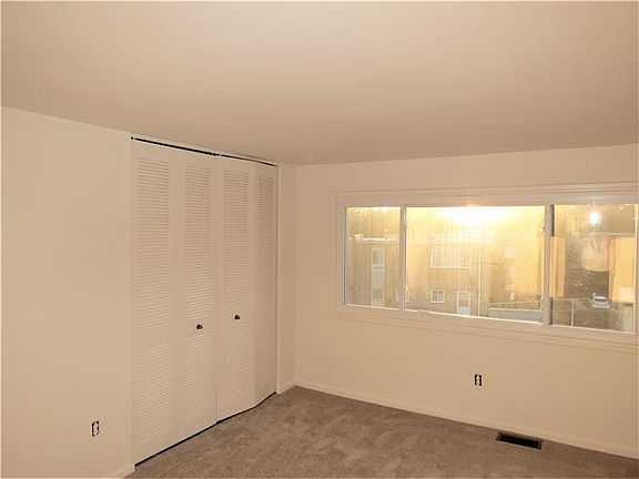 4th image of 3127-8 University Blvd W
