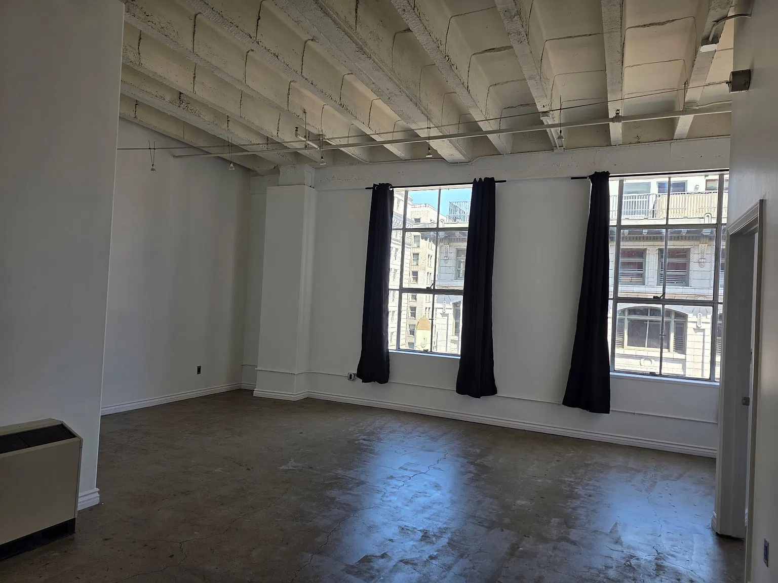 1 bed, 820 sqft, $2,000 — Photo 3