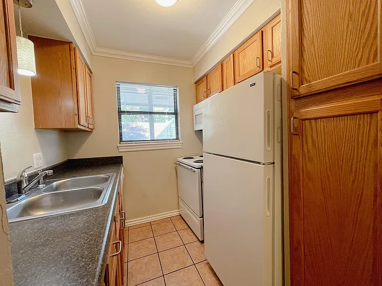 1430 NW 25th St #210 — Photo 5