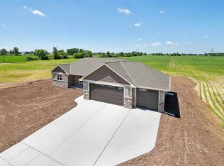 739 Covered Wagon Trl, Pulaski, WI 54162