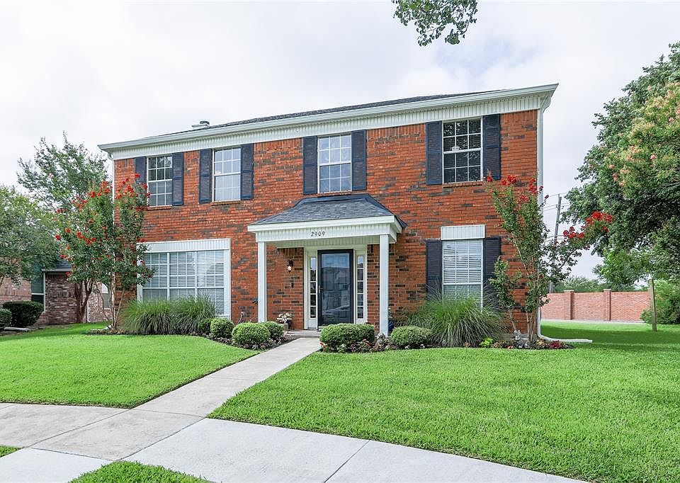 1st image of 2909 Clearwater Dr