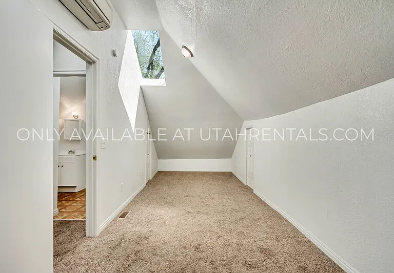 1032 S Jeremy St — Photo 6