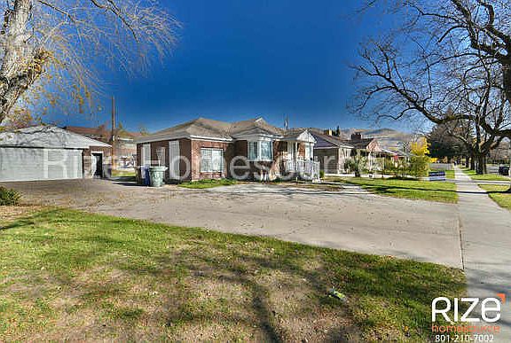 3rd image of 1086 W Sterling Dr