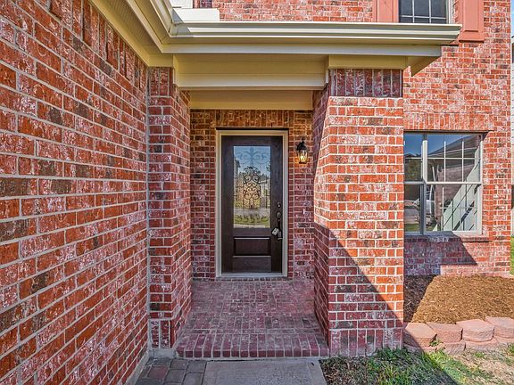 2nd image of 29515 Legends Line Dr