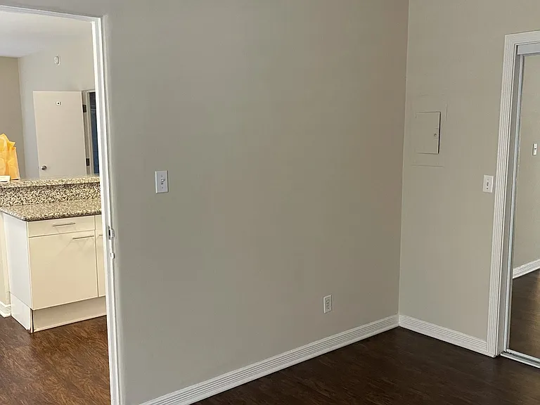 Lindbrook Manor Apartments — Photo 107