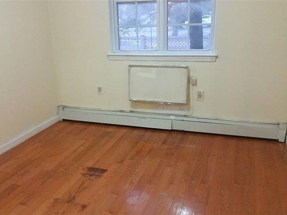 4th image of 82-23 Country Pointe Cir #1