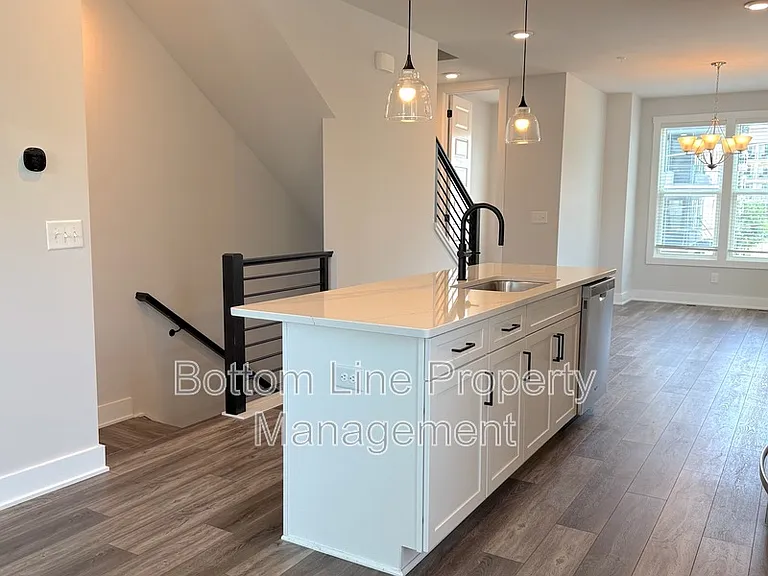 607 W Tremont Ave — Photo 9