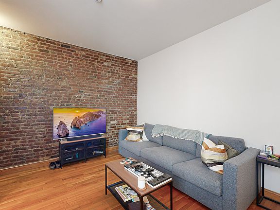 4th image of 312 W 48th St APT 27