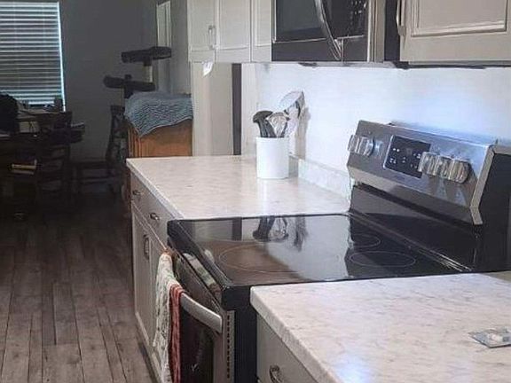 4th image of 306 E Blodgett St