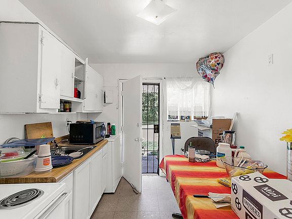 5th image of 2104 S Park Dr