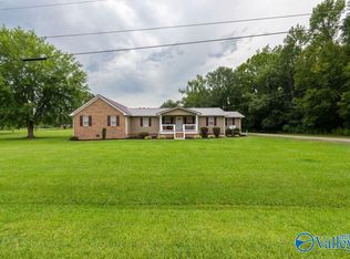41 Calhoun Cir, Rainbow City, AL 35906