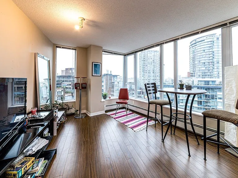 188 Keefer Pl #1006 — Photo 2