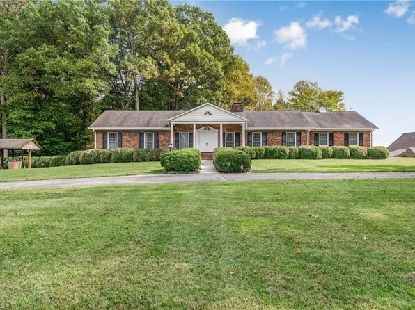 1695 Lewisville Vienna Rd, Pfafftown, NC 27040