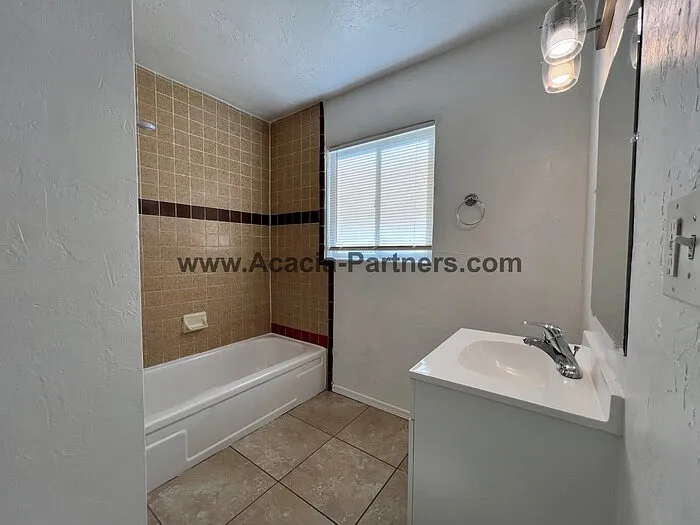 239 N Grande Ave — Photo 16