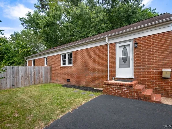 210 Cambridge Pl, Colonial Heights, VA 23834