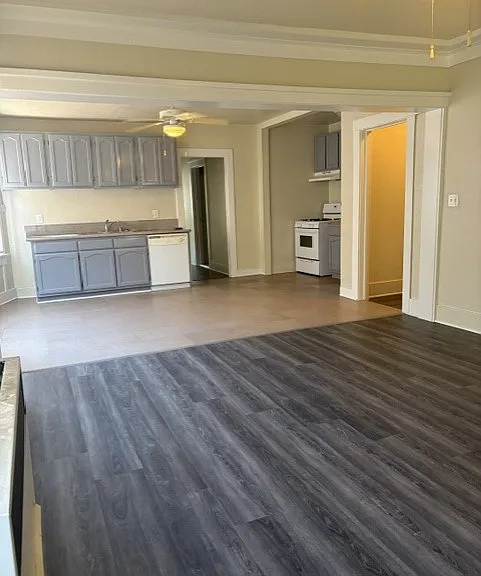 828 1/2 W 40th Pl #828-1/2 — Photo 1