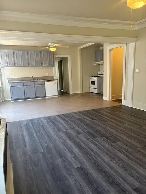 828 1/2 W 40th Pl #828-1/2