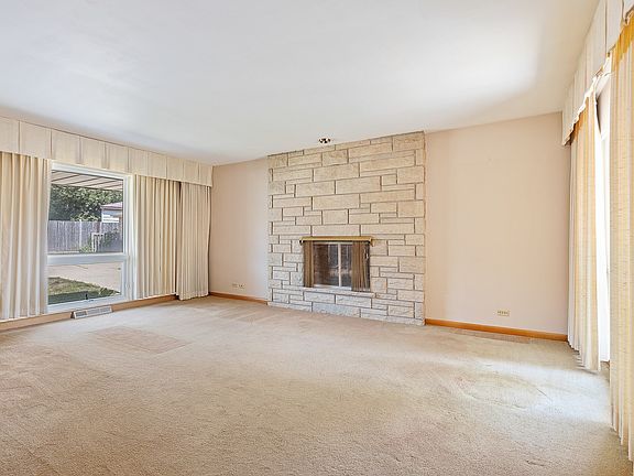 2nd image of 10640 Fleet St