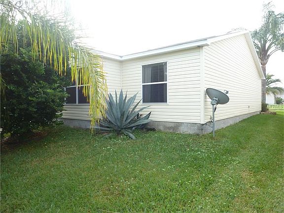 3rd image of 3325 Thorncrest Dr