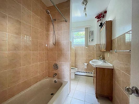 4th image of 760 Tompkins Ave #3