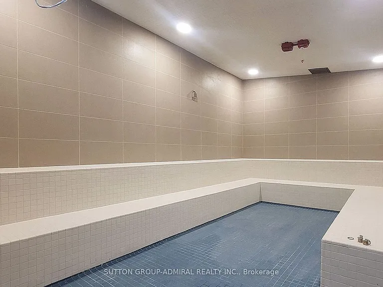 20 Gatineau Dr #1010 — Photo 34