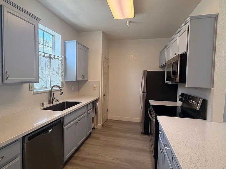 250 Santa Fe Ter #316 — Photo 5