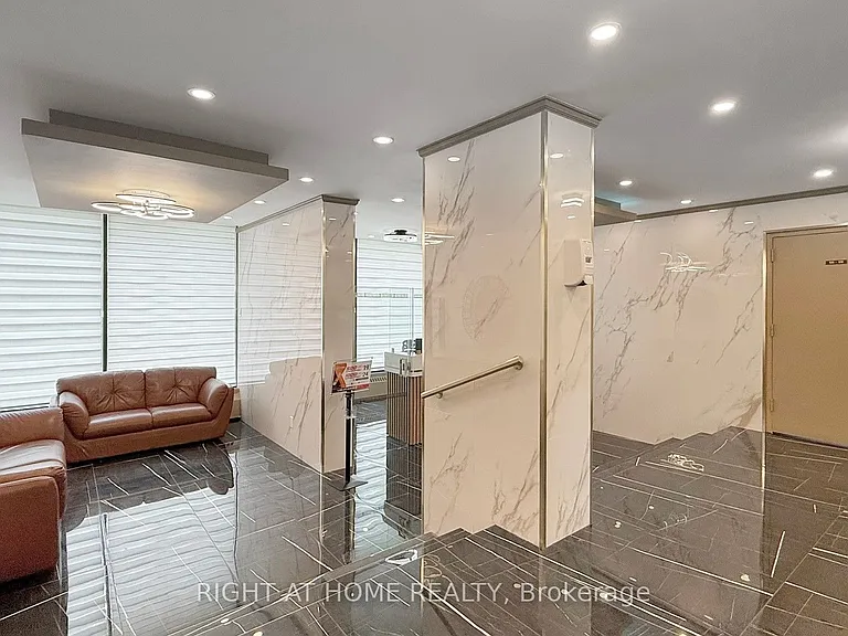 10 Sunny Glenway #511 — Photo 6