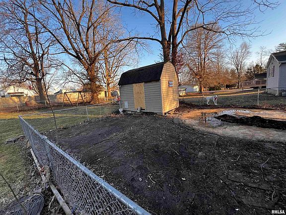 3rd image of 1005 Burgess Ave