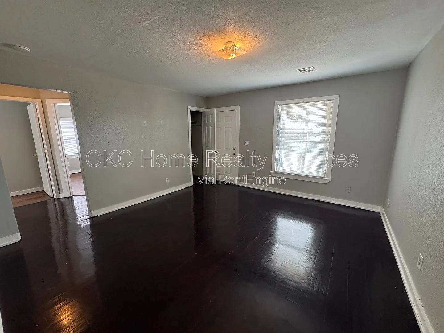 3 bed, 1.0 bath, 960 sqft, $995 — Photo 2