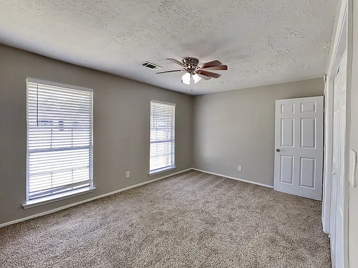 809 Lochmoor Ln — Photo 10