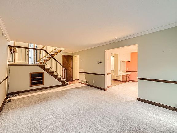 3rd image of 1705 Archer Ct