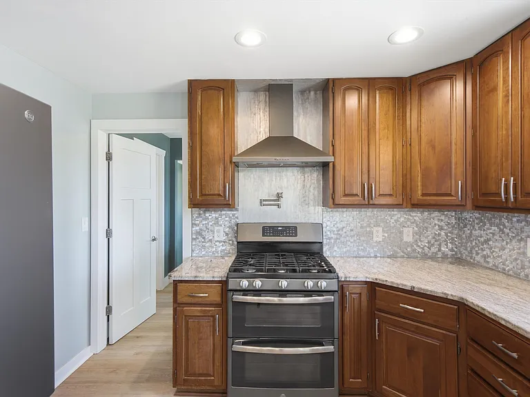 2200 S Long Lake Rd — Photo 17