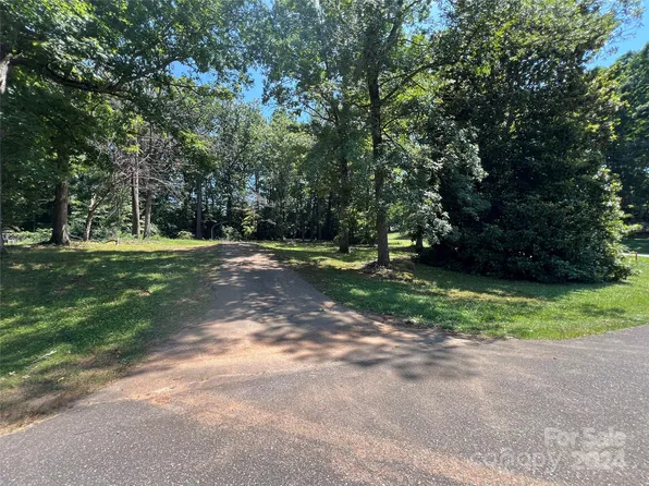 100 Crestview Ln #25, Morganton, NC 28655