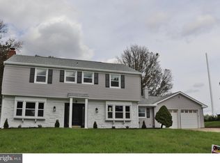 9 Crescent Rd, Willingboro, NJ 08046