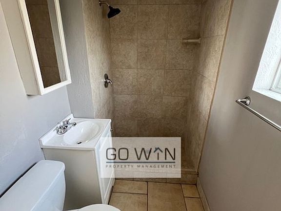 5th image of 1832 E Harvard St #B