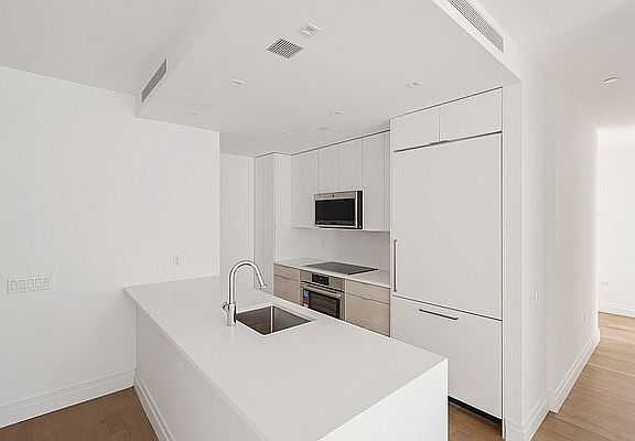 3rd image of 1104 Lexington Ave #6A1