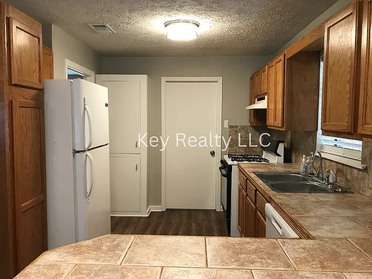 2016 Clover Ln — Photo 5