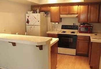 5th image of 827 E Lola Dr