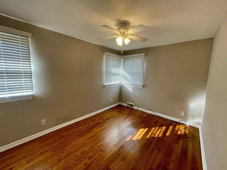 727 Sandusky Dr — Photo 12