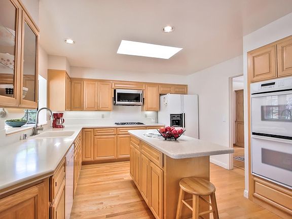 4th image of 1177 Old Oak Dr