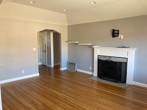 3rd image of 480 W 20th Ave
