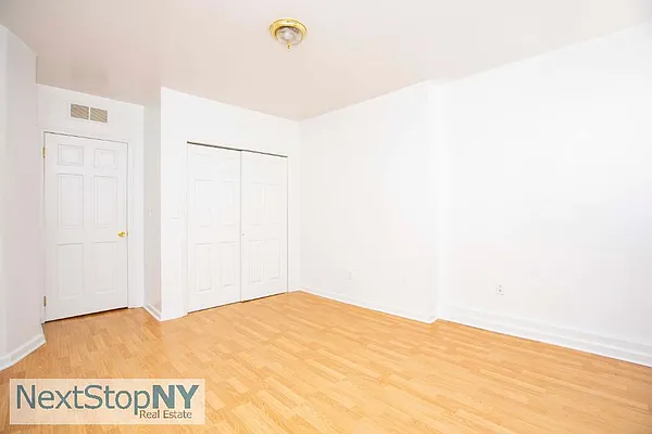 Rented by NextStopNY | media 8