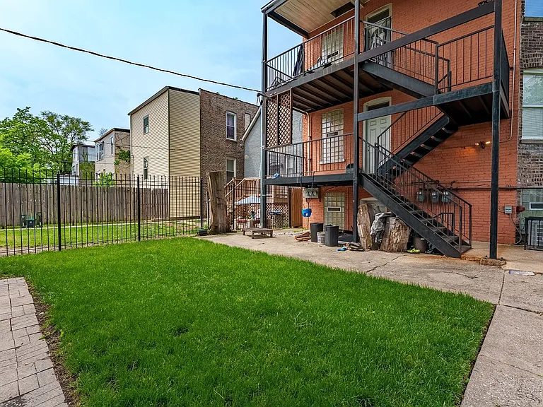 555 N Lawler Ave #G — Photo 22