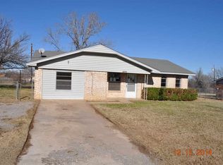 609 Ridgeway St, Geronimo, OK 73543