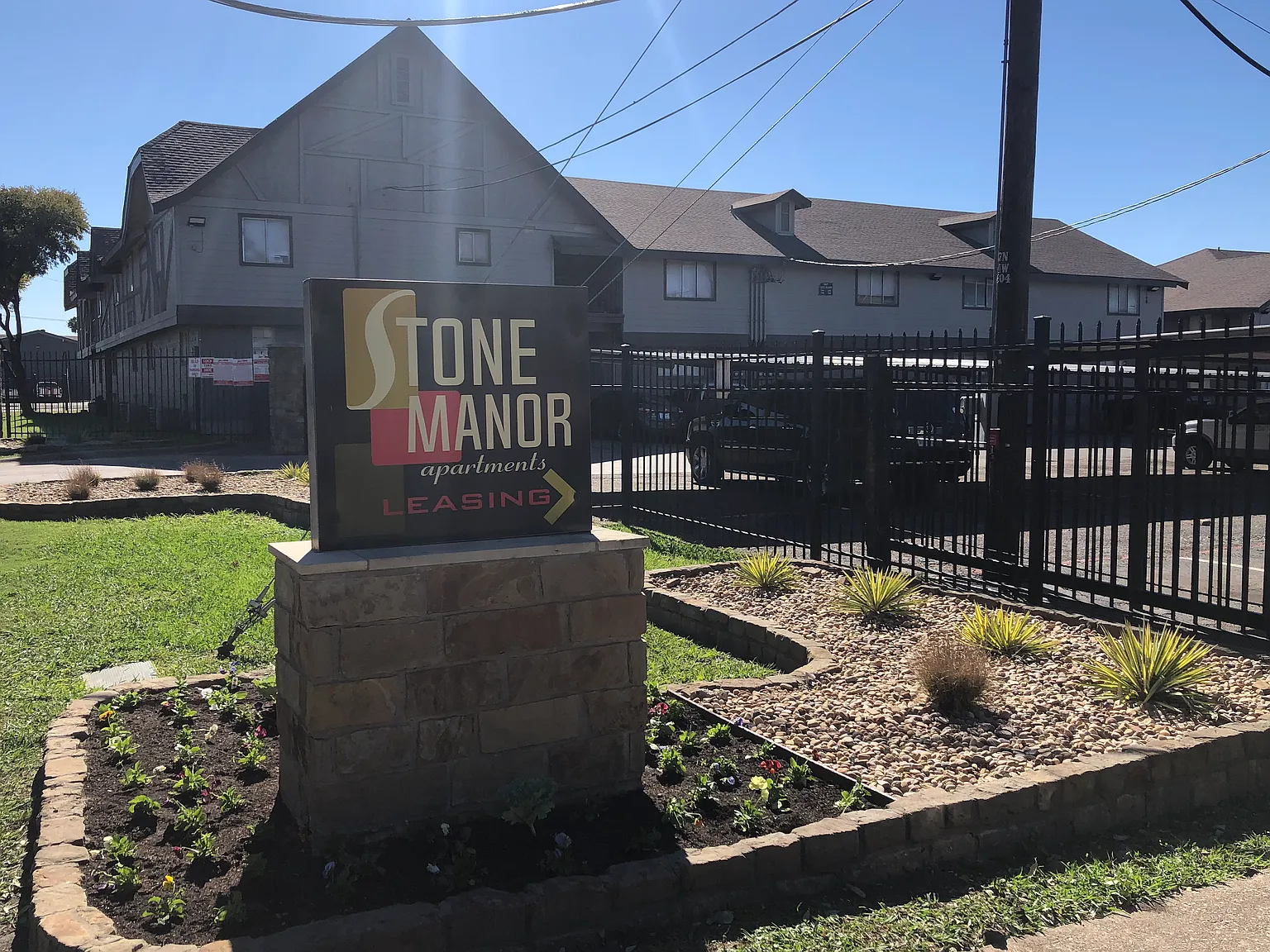 Stone Manor — Photo 4