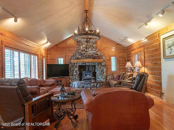 2nd image of 4625 S Little Horsethief Ln
