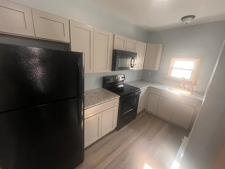 23 Clinton St #2 — Photo 1